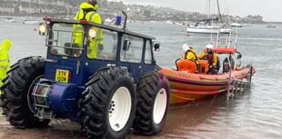 RNLI tows stricken boat back to Shaldon
