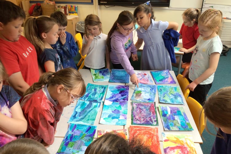 The Helen Foundation workshop with Cara Roxanne encouraged the Year 3 children at Teignmouth Primary School to build on each other's artistic ideas
