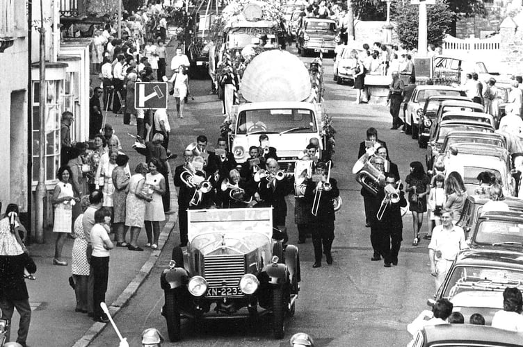 Ashburton Carnival parade winds through the town in July 1971