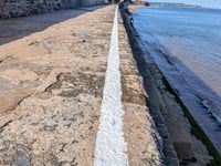 Safety line on sea wall for be extended