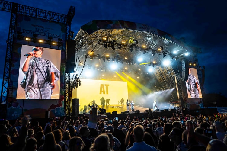 BASEMENT JAXX HEADLINE TK MAXX PRESENTS LIVE AT POWDERHAM (2)