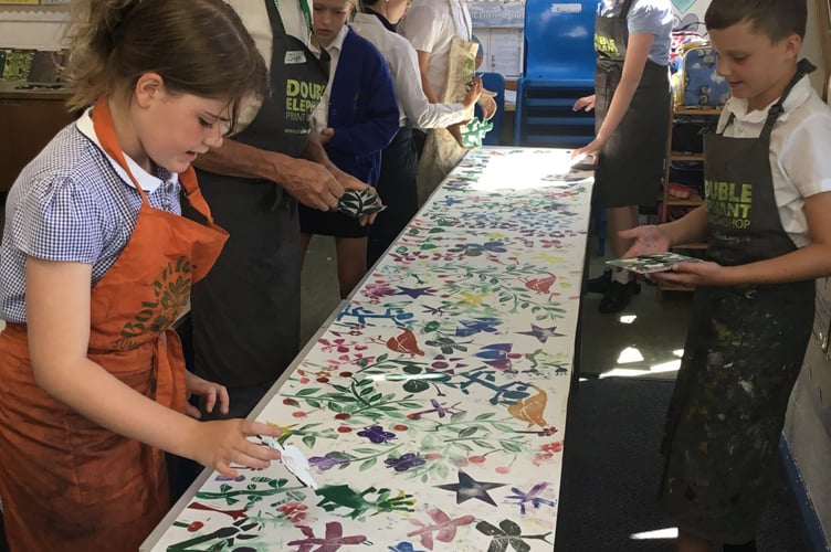 Artist Simon Ripley with children from Belstone Class, Chudleigh Knignton Primary School 