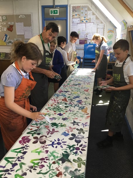 Artist Simon Ripley with children from Belstone Class, Chudleigh Knignton Primary School