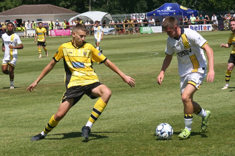 Igor Piewiszko tackling for Buckland Athletic