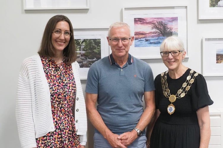Dr Heater Brook with Martin Brealey from Bovey Tracey Swimming Pool Association with Mayor Cllr Sheila Brooke. Photo Jon Arnold  