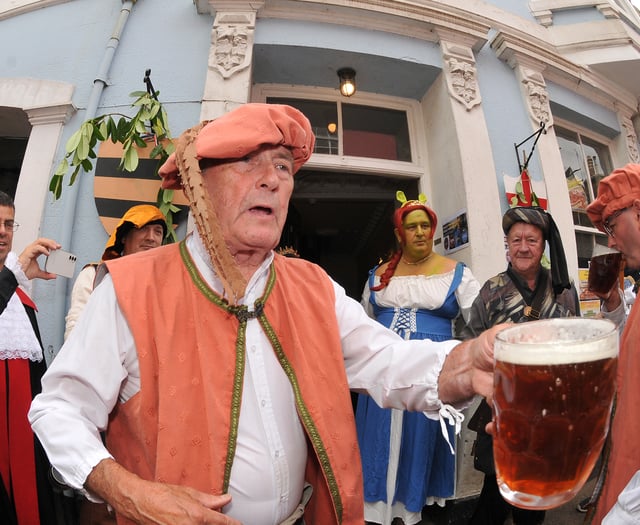 WATCH: See how they serve good ale in Ashburton