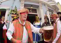 WATCH: See how they serve good ale in Ashburton