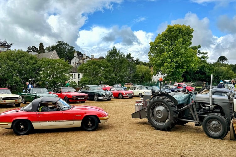 Classic Car Show in Dawlish organised by Dawlish Celebrates Carnival. Photo Pilchard Cottage