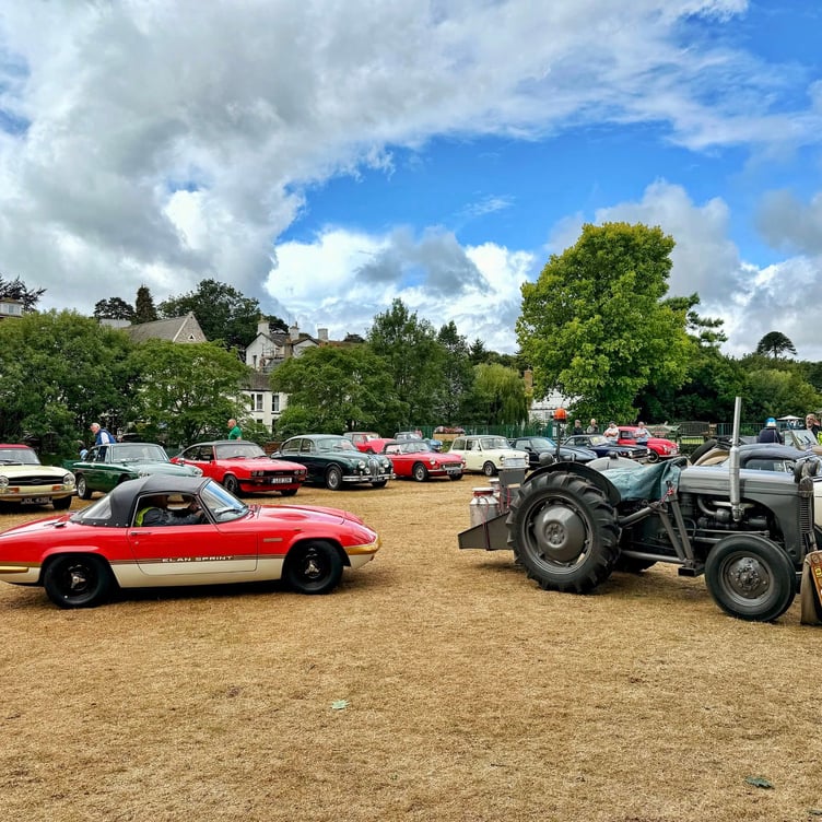 Classic Car Show in Dawlish organised by Dawlish Celebrates Carnival. Photo Pilchard Cottage