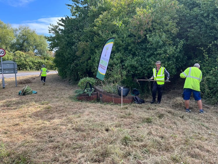 Volunteers clear Exminster wildflower verges. Photo Exminster Green Spaces