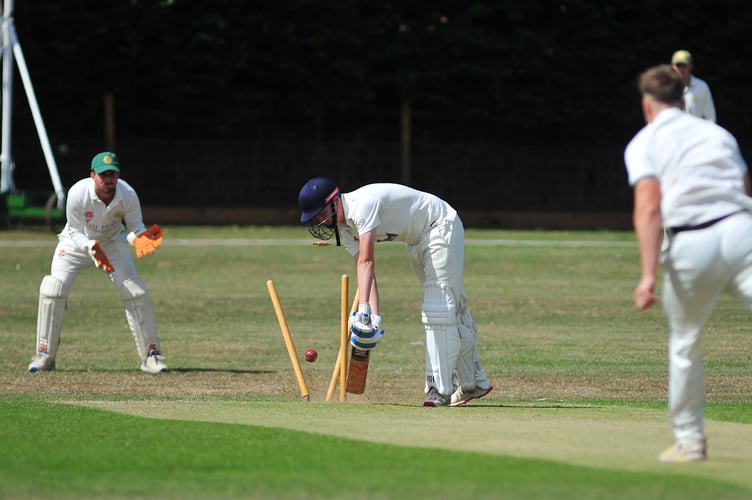 Devon Cricket League B Division. Abbotskerswell versus Budleigh Salterton.

Fivewicket win for Budleigh who won the toss and chose to field. Abbots' were all out for 132 after 31.3 overs with Budleigh putting in 133/5 in 20 overs after tea