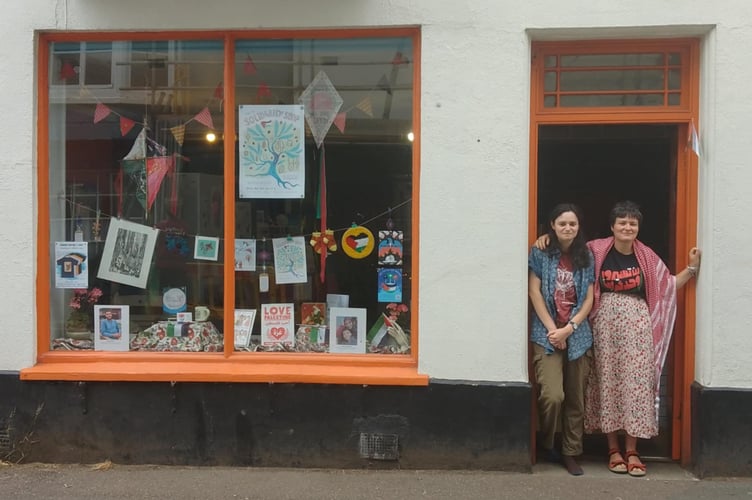 Isabel and Marika Keen outside the Ashburton Palestine Solidarity pop-up shopt