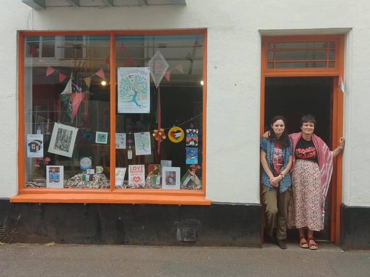 Isabel and Marika Keen outside the Ashburton Palestine Solidarity pop-up shopt