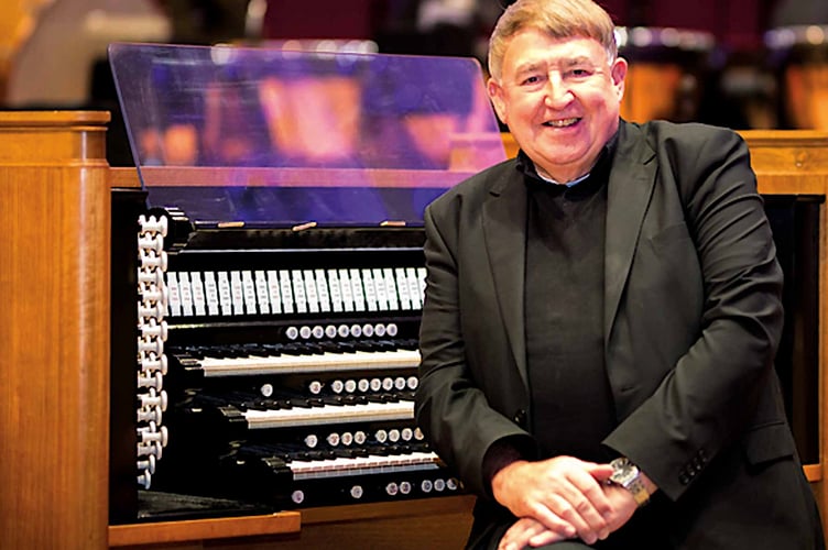 Organist Ian Tracey