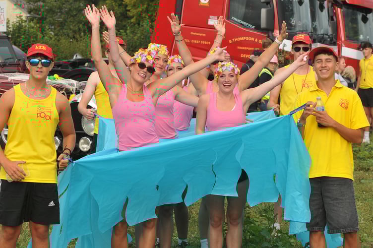 Moretonhampstead Carnival
Moreton's Community Swimming Pool synchronised swimming team
