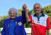 Teignmouth hero bowls for cancer care