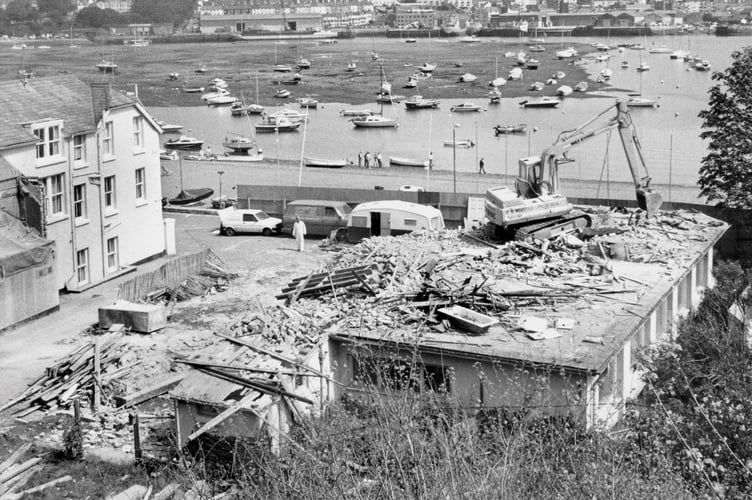 Demolition of Undercliff in Shaldon from May 1989