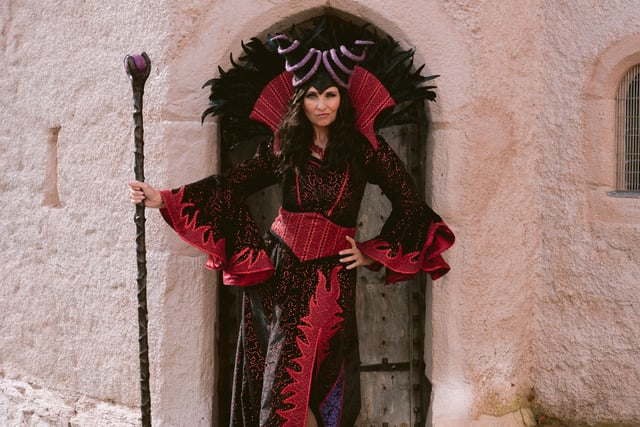   Snooze and you lose with this panto  spectacular