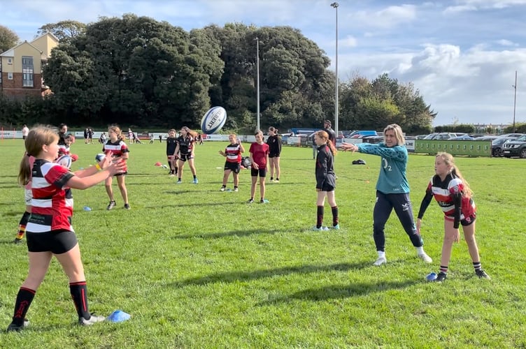 Claudia Moloney Macdonald passing the ball at Teignmouth Rugby Club