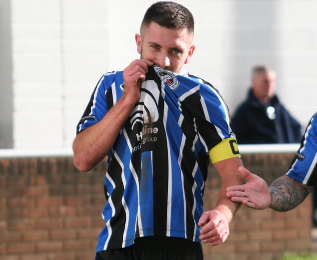 Spurs survive late scare in statement victory