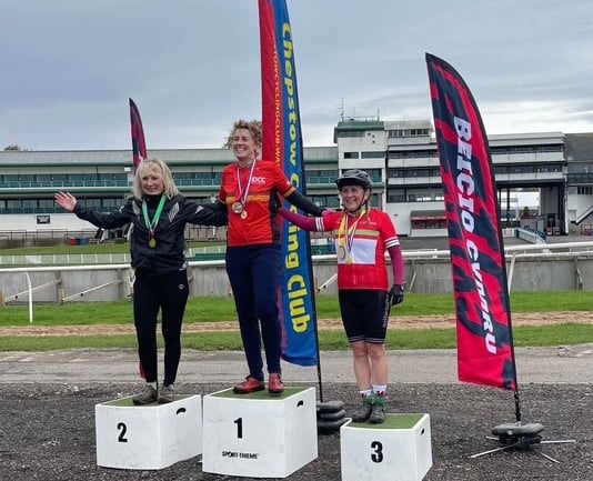 V60 Kila Kilburn on the podium