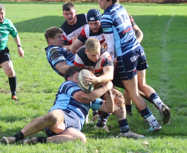 Short-handed Teigns battle to the end