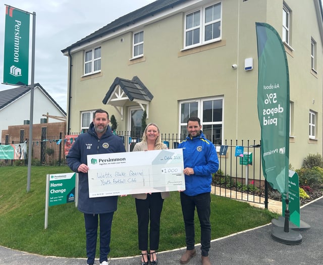 Youth football club gets £1,000 donation