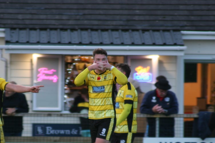 Is that Ryan Bush or Viktor Gyokeres?