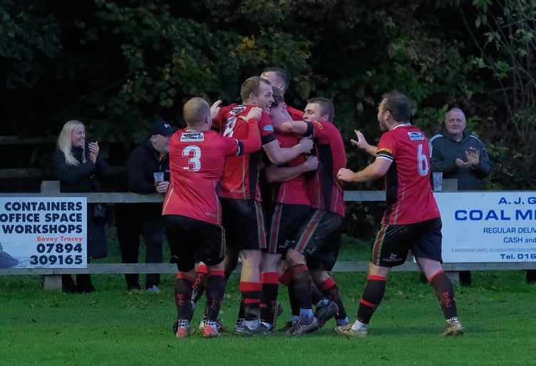 Bovey 4 Corsham 1 08-11-25