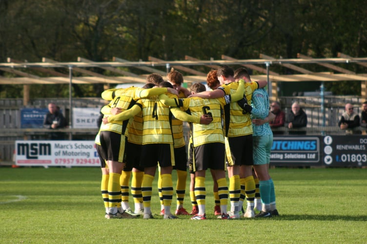 Buckland Athletic huddle before kick-off against Millbrook