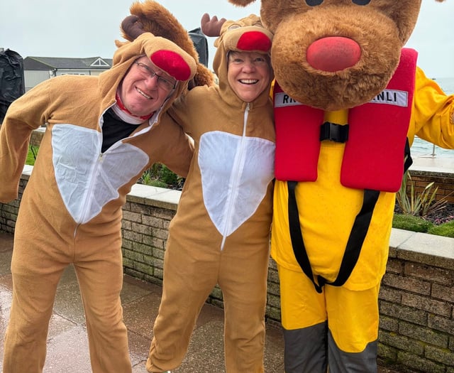 Teignmouth RNLI reindeer parkrun raises over £500