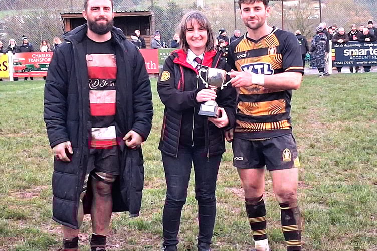 Rugby Crediton v Teignmouth Judi Hellier presented Geoff Warne Memorial Cup
