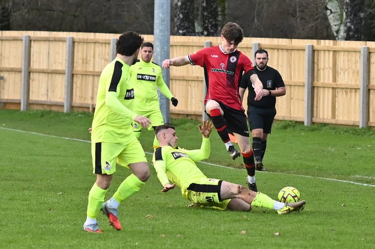 Bovey 1 Downton 3 13-12-25 Bovey Tracey versus Downton. Photo Alan Craig