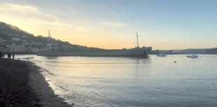 Vessel runs aground in Teign estuary