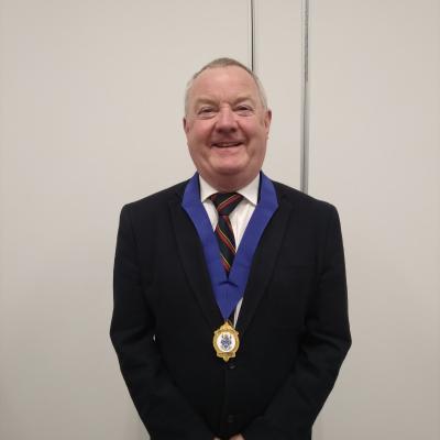 Bovey Tracey deputy mayor Martyn Evans thanks Citizens Advice. Photo Bovey Tracey Town Council