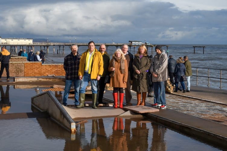 Newton Abbot MP Martin Wrigley met with Teignbridge District Council deputy leader councillor David Palethorpe, Teignmouth mayor councillor Cate Williams and Teignmouth Town councillors Dan Comer, Penny Lloyd and David Cox on Teignmouth seafront yesterday (Sunday) to discuss the clean-up operation after Storm Ingrid. (Photo: David Caunter)