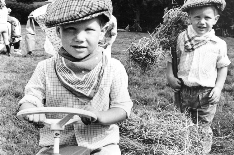 Colin and Samuel Smerdon from WIdecombe as Bill Brewer and Son at the 1987 Widecombe Fair
