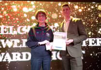 Dawlish runners donate £500 to RNLI