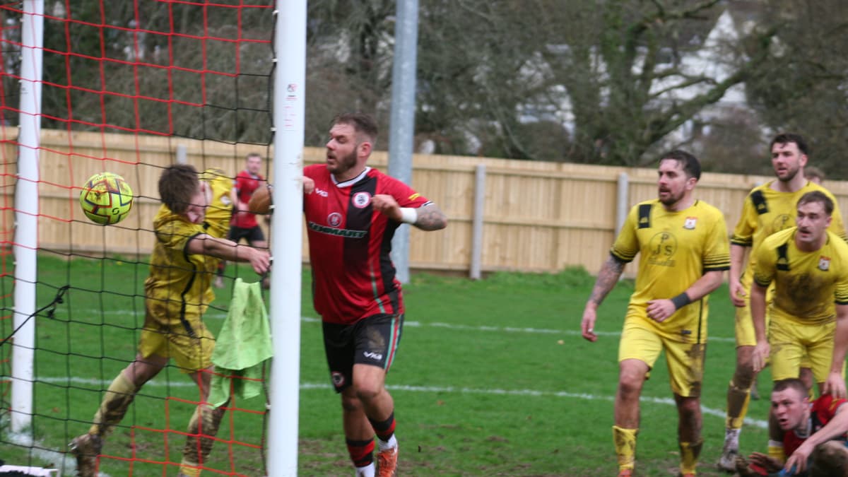 Bovey surrender unbeaten league record in 13-goal thriller