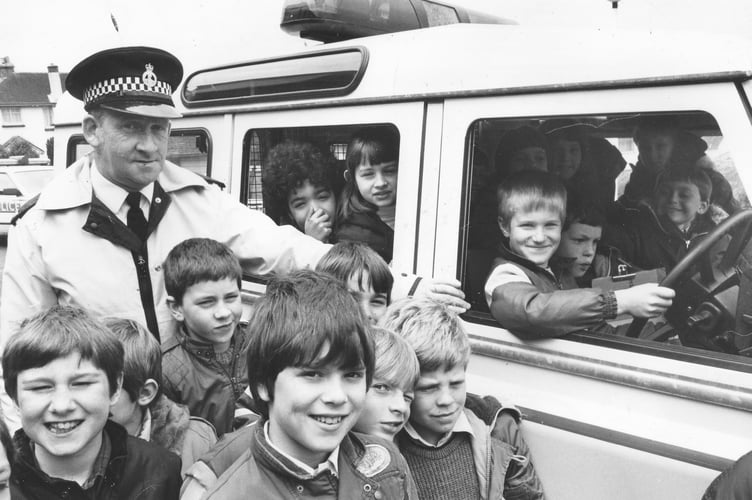 MPC Lloyd Taylor with pupils from Denbury Primary School who were visiting Newton Abbot Police Station on April 17, 1986