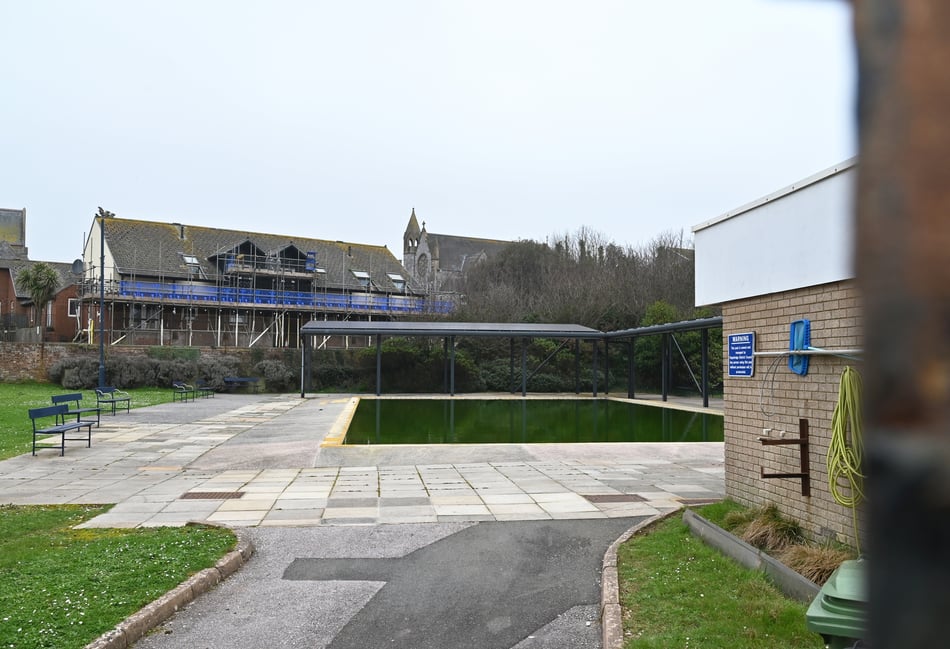 Lido volunteers win backing of town council 