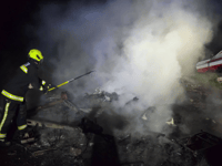 Fire burns down caravan at Abbotskerswell 