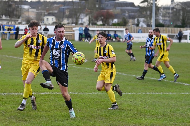 South West Peninsula League Premier East. Match action from Newton Abbot Spurs versus Crediton United. A 2-1 home win at The Rec for Spurs