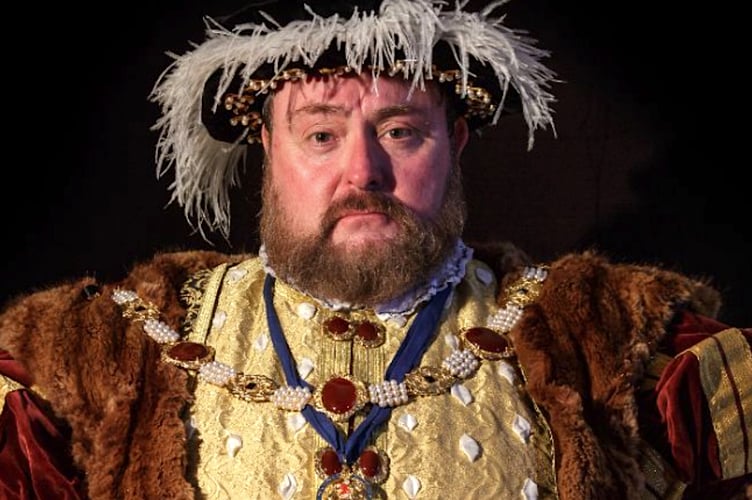 'e's 'Enery the Eight 'e is!  And he wants your questions!