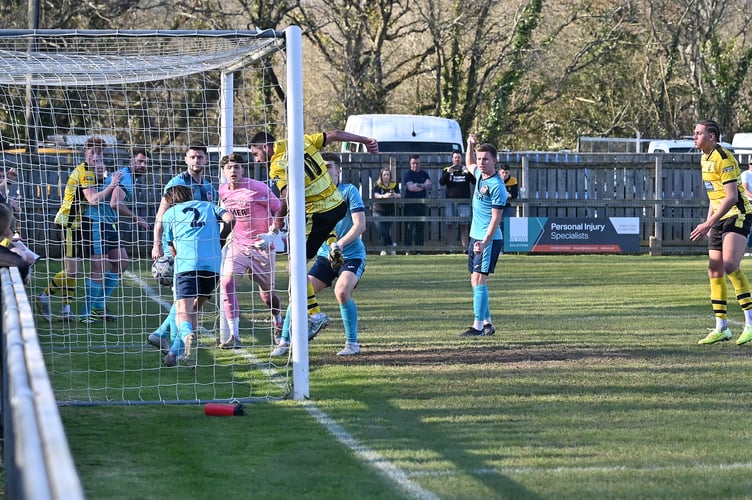 Jewson Western Football League Premier Division. Match action from Buckland Athletic versus Brislington with a full-time score of 2-2. 