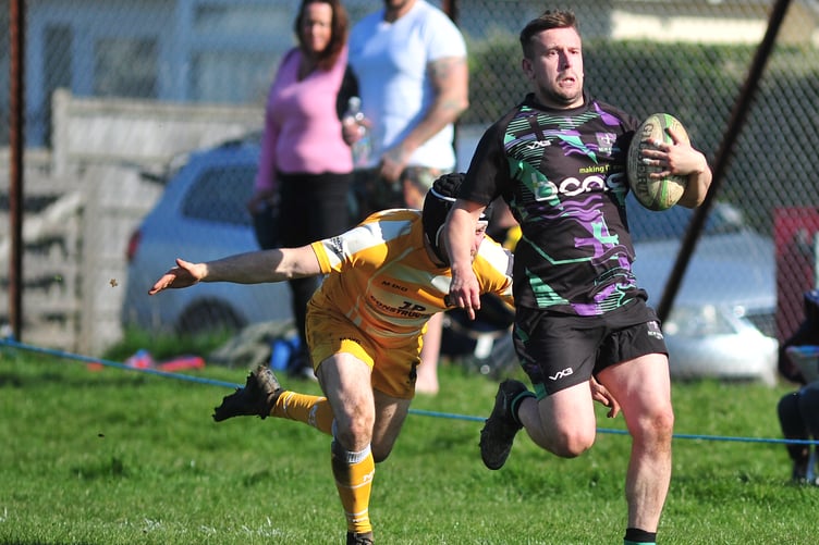 Counties 3 Tribute Ale Devon N&E rugby action from New Cross versus North Tawton. Final score 17-20