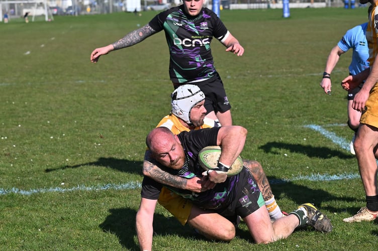 Counties 3 Tribute Ale Devon N&E rugby action from  New Cross versus North Tawton. Final score  17-20