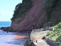 Walkers warned to respect cliff path closure