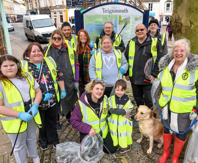 Volunteers gather 18 Bags of rubbish in first joint litter pick