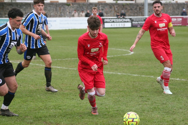 Newton Abbot Spurs vs Teignmouth AFC derby action